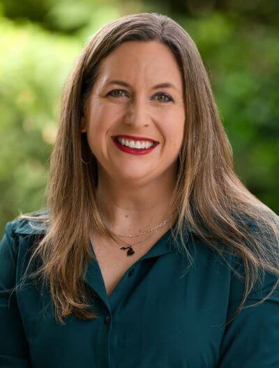 Image: headshot of Lindsay Oberleitner, PhD